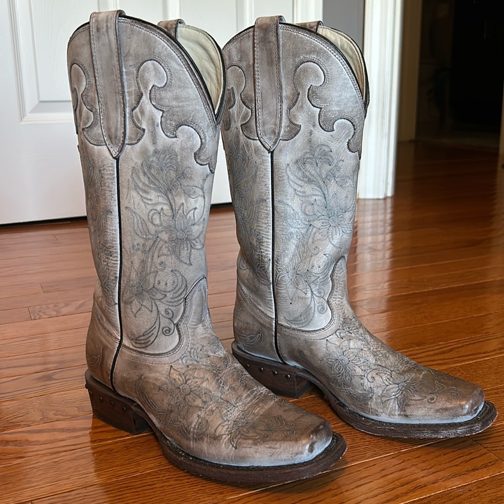 NWOT. JB Dillon cowboy boots. Size 6B